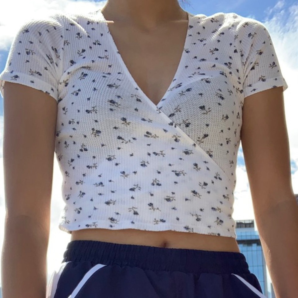 *SOLD* Brandy White Floral Thermal Rae Wrap Top - Picture 2 of 3